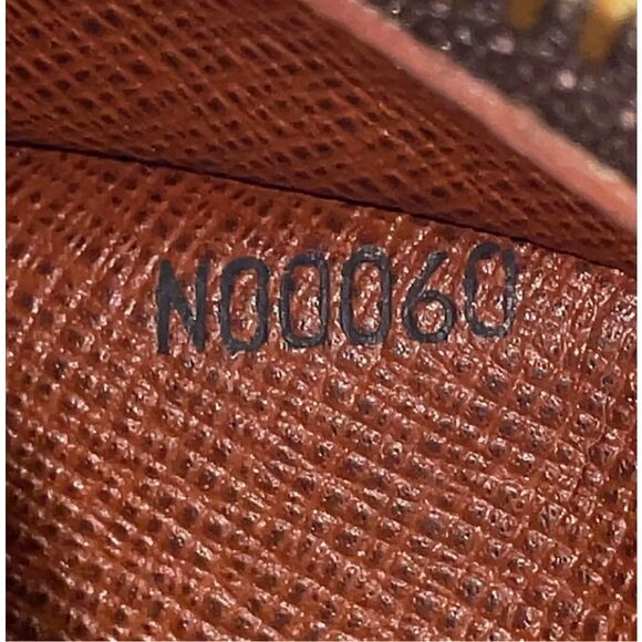 LOUIS VUITTON BLOIS Monogram Crossbody Shoulder Bag COMES WITH: LV Dust Bag COA - Picture 8 of 17